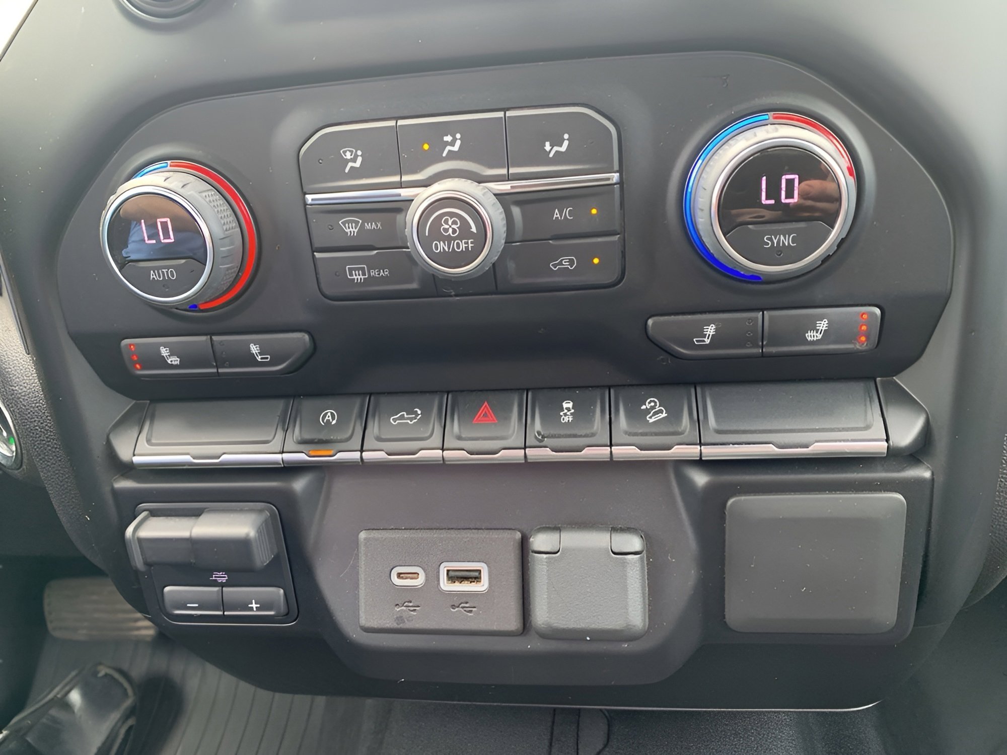 Used 2021 Chevrolet Silverado 1500 RST AWD/4WD image 15
