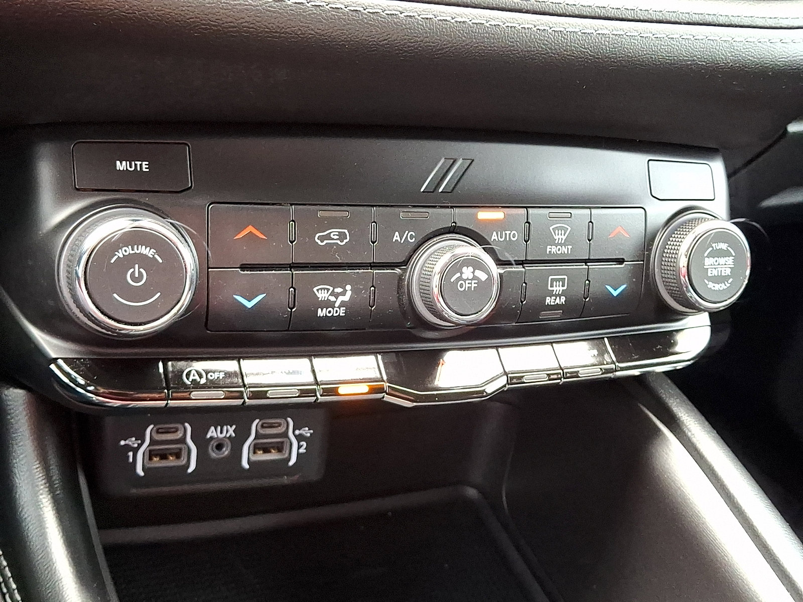 Used 2021 Dodge Durango SXT AWD/4WD image 17