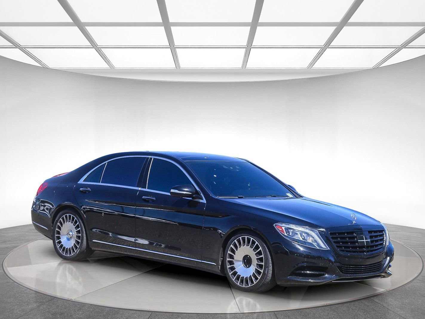 Used 2017 Mercedes-Benz S 550 Sedan image 4