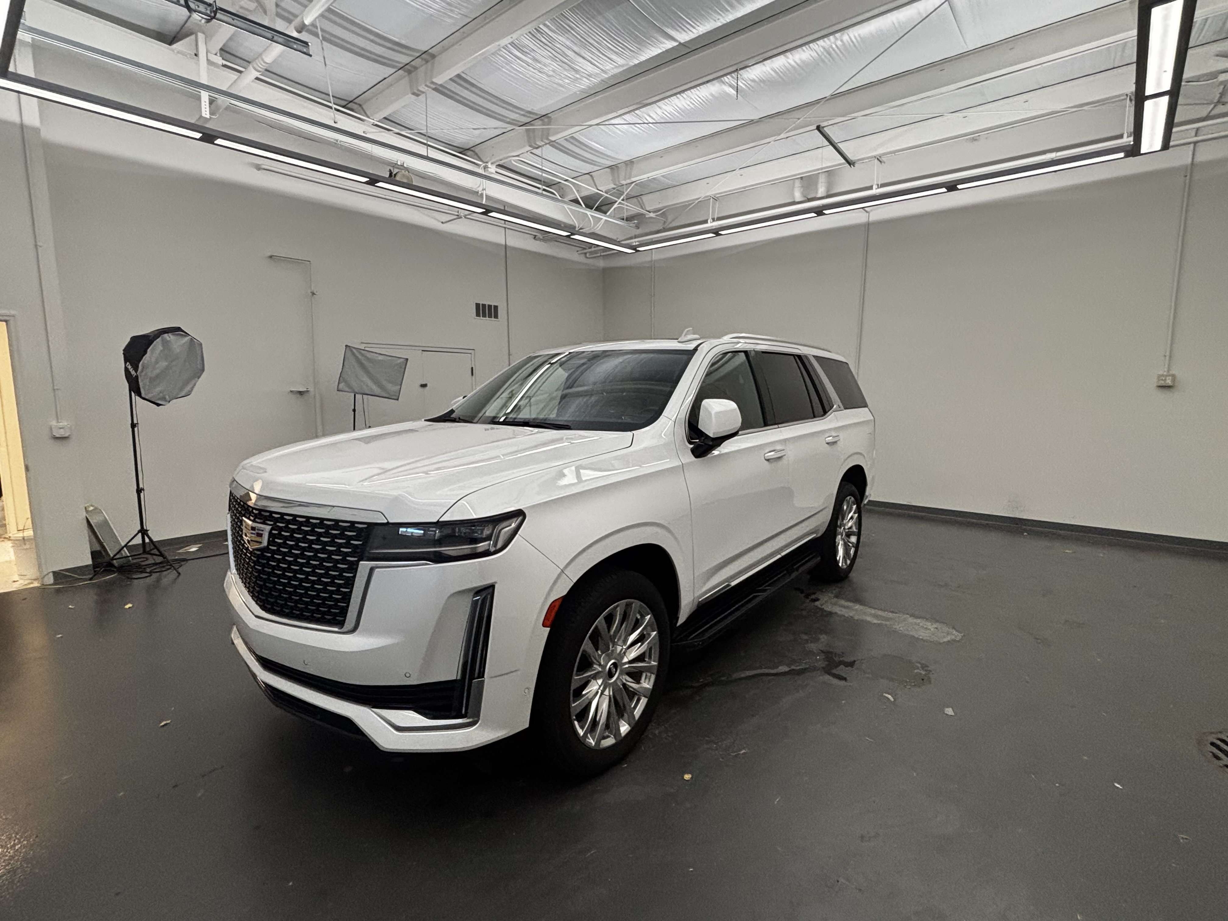 Used 2024 Cadillac Escalade Premium Luxury w/ Performance Package AWD/4WD image 3