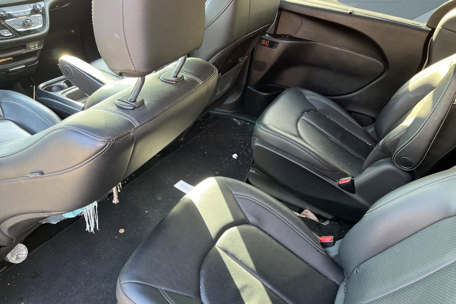 Used 2020 Chrysler Pacifica Touring-L w/ S Appearance Package image 10