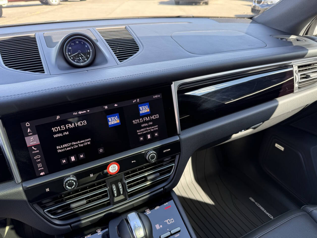 Used 2022 Porsche Macan AWD/4WD image 14