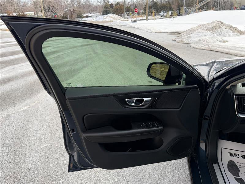 Used 2023 Volvo S60 B5 Core image 27