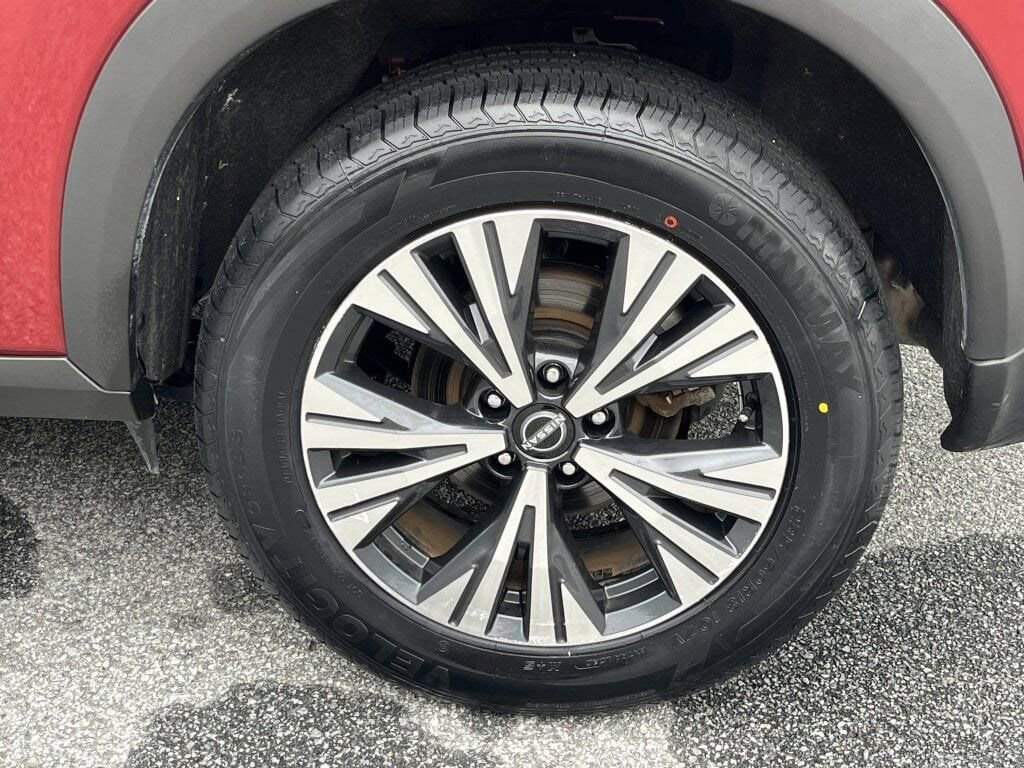 Used 2023 Nissan Rogue SV image 30