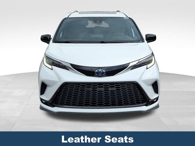 Used 2023 Toyota Sienna XSE image 3