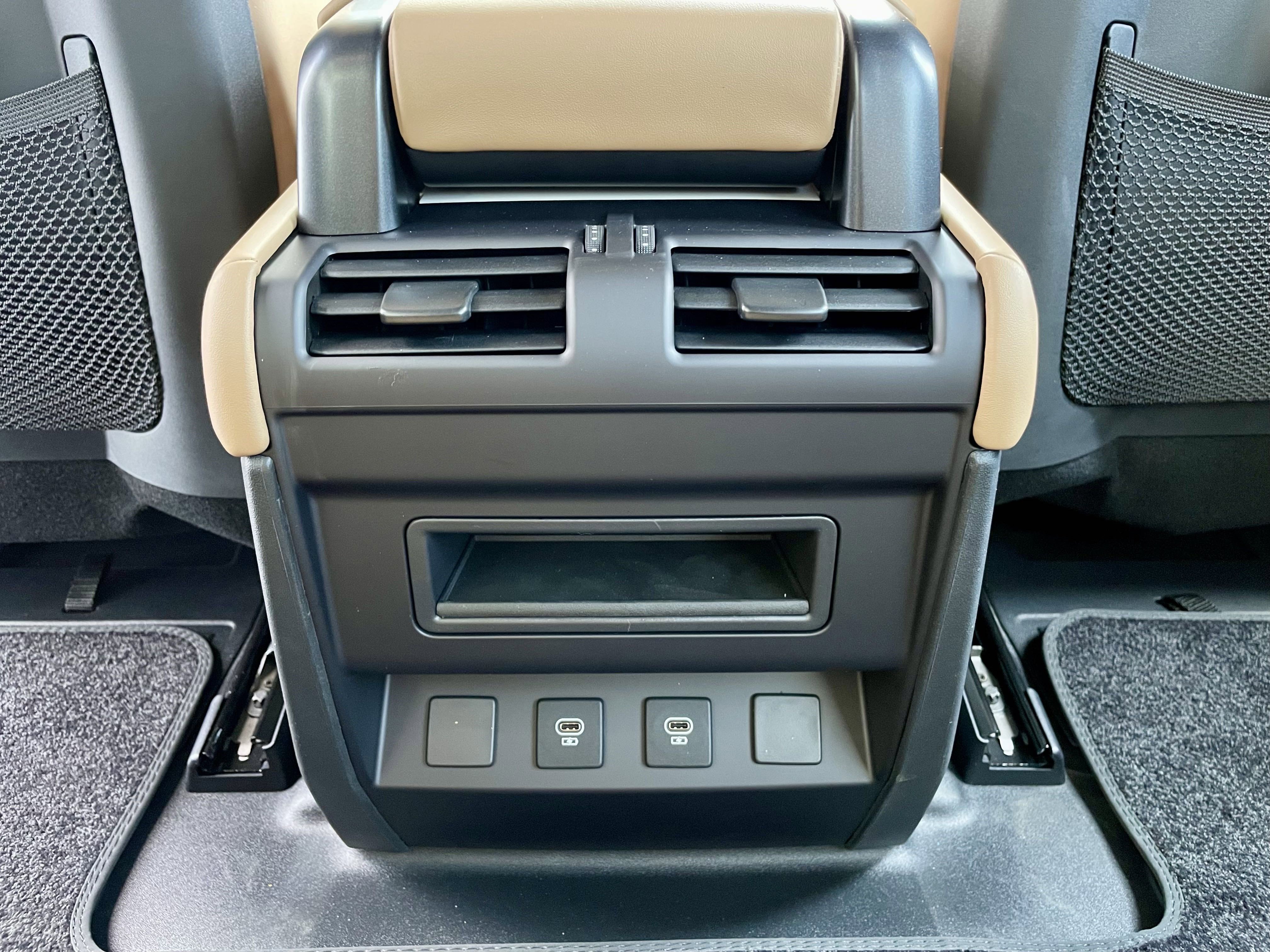 New 2025 Land Rover Defender 90 X-Dynamic SE image 26