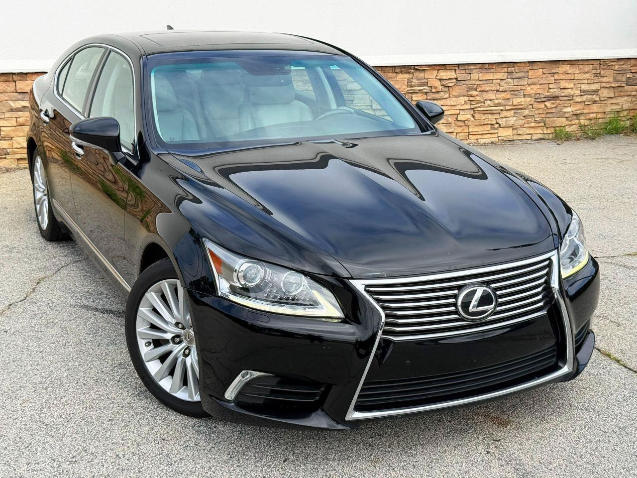 Used 2014 Lexus LS 460 AWD w/ Comfort Package image 4