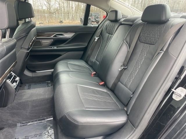 Used 2022 BMW 740i xDrive w/ Premium Package image 18