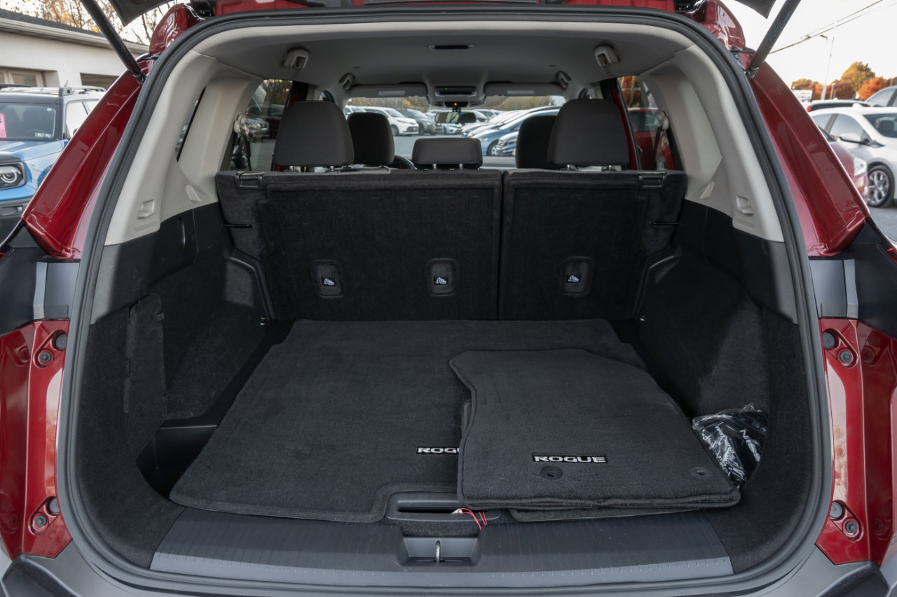 Used 2023 Nissan Rogue SV image 19