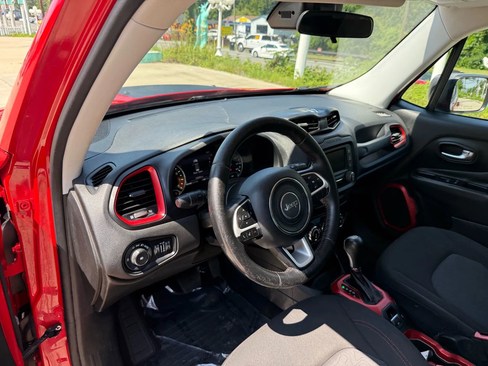 Used 2016 Jeep Renegade Trailhawk image 25