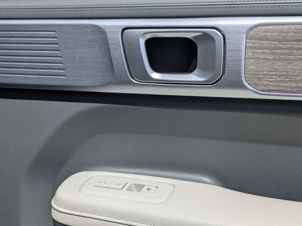 Used 2025 Hyundai Santa Fe Limited image 35