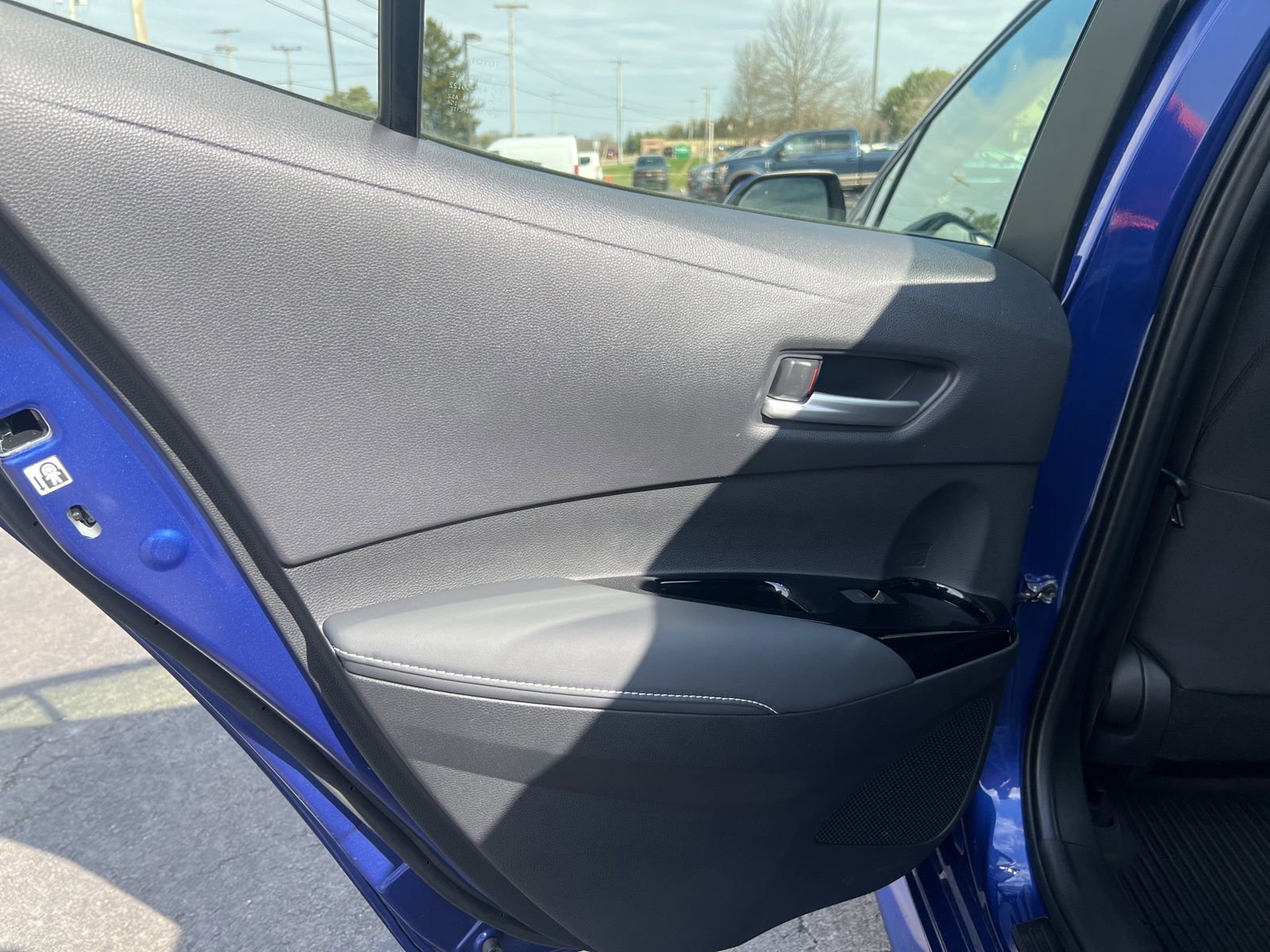 Used 2023 Toyota Corolla SE w/ SE Premium Package image 18