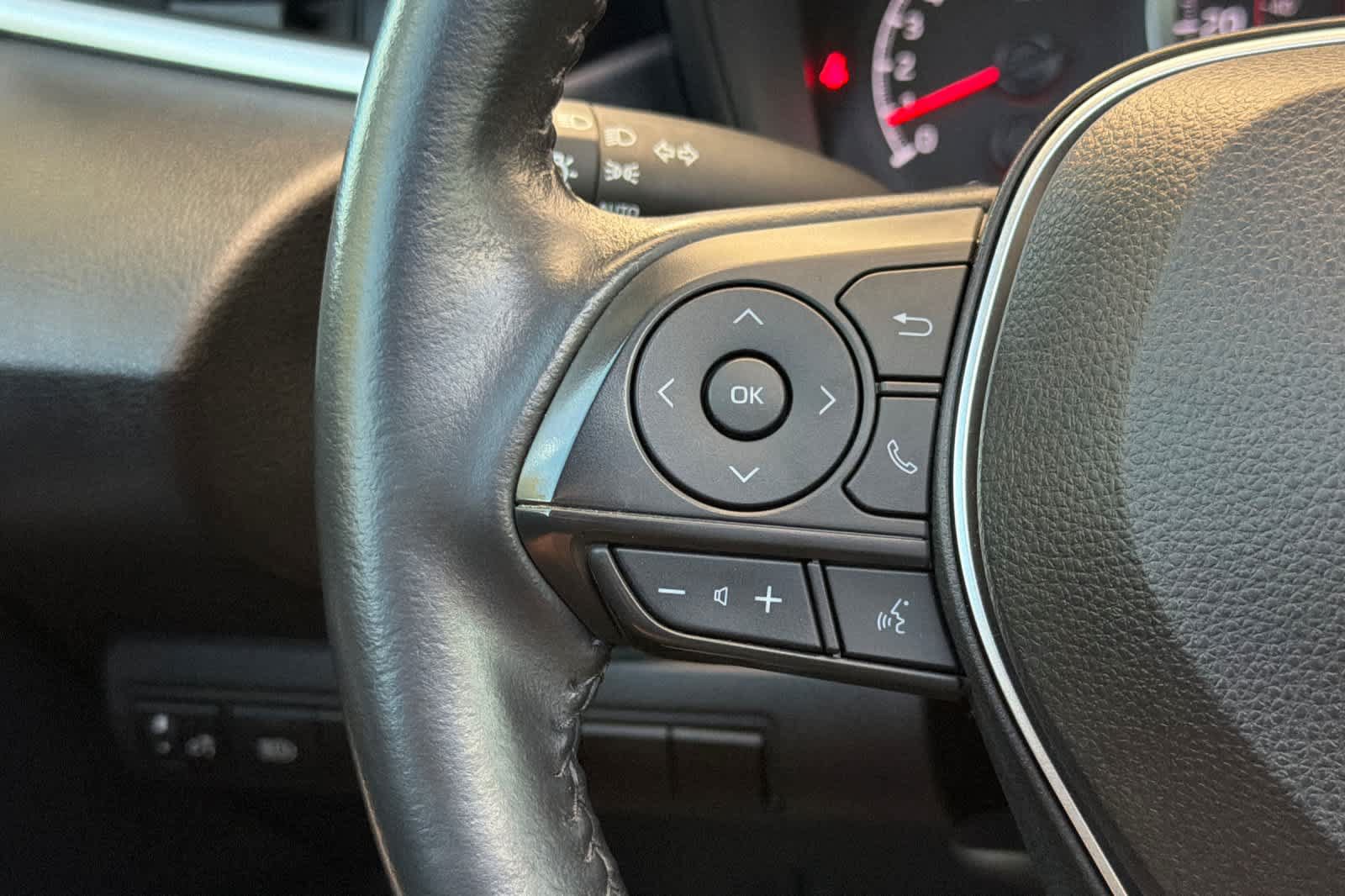 Used 2022 Toyota Corolla SE w/ SE Premium Package FWD image 24