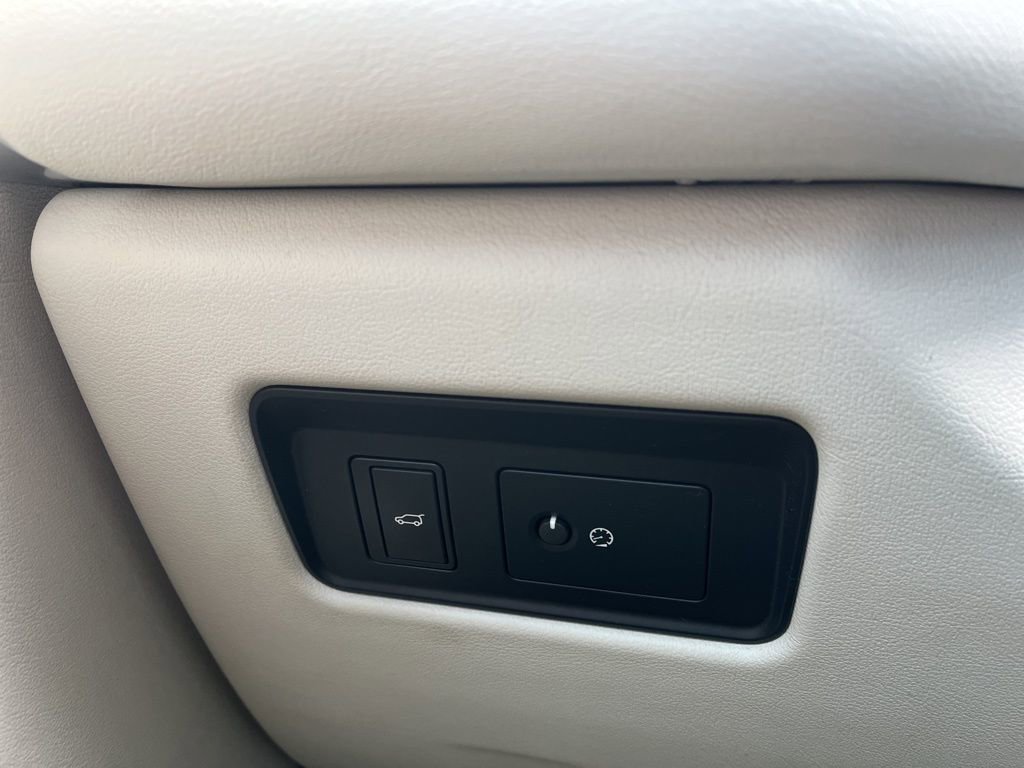 Used 2021 Jaguar F-PACE S image 21