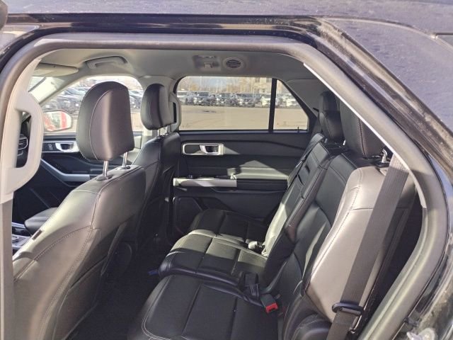 Used 2023 Ford Explorer XLT w/ Equipment Group 202A AWD/4WD image 15