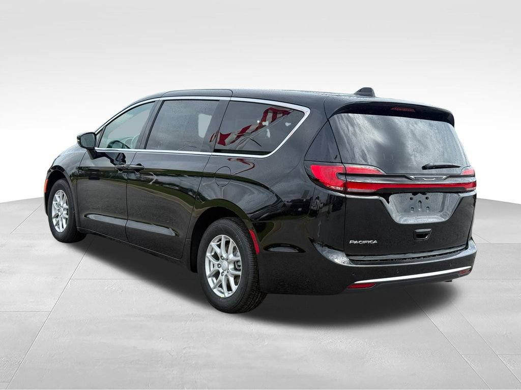 New 2027 Chrysler Pacifica Select FWD image 3