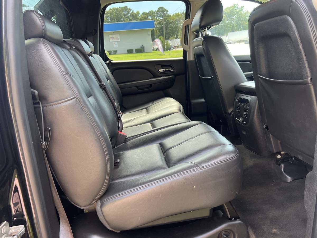 Used 2012 Chevrolet Avalanche LT w/ Suspension Package, Off-Road image 14