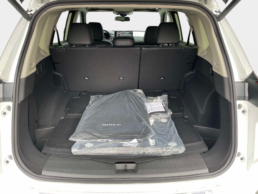 New 2026 Nissan Rogue Platinum w/ Tech Package AWD/4WD image 14
