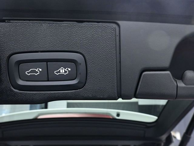 Used 2023 Volvo XC60 B5 Plus w/ Climate Package image 25