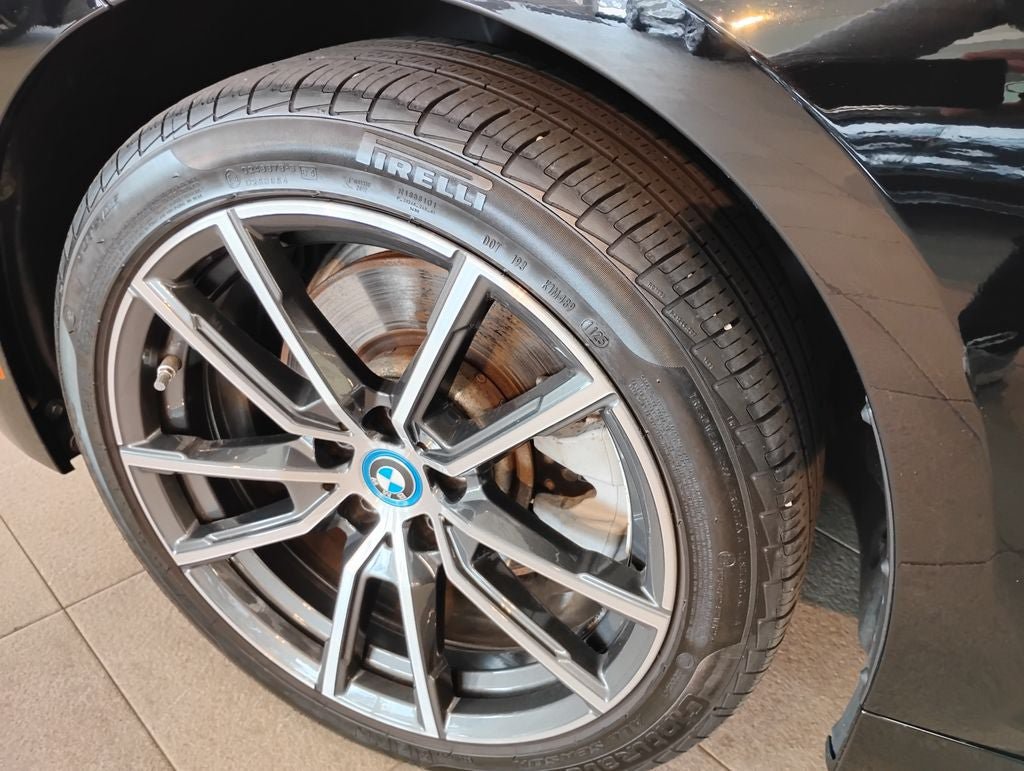 Used 2022 BMW 330e xDrive w/ Driving Assistance Package AWD/4WD image 7