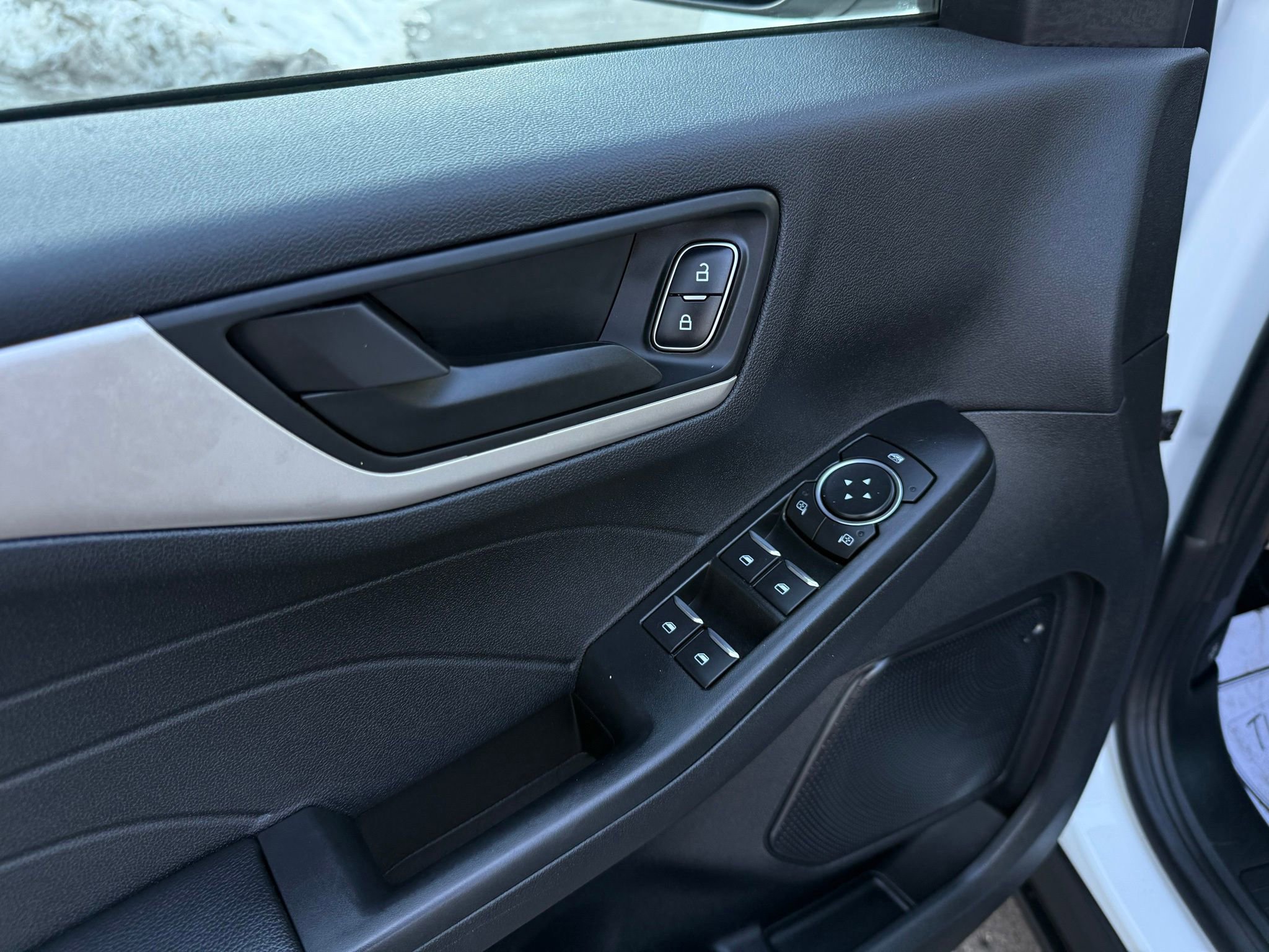 Used 2022 Ford Escape SE image 39