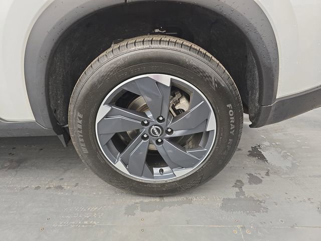 Used 2024 Nissan Rogue SV image 16