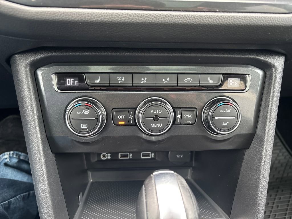 Used 2018 Volkswagen Tiguan SE w/ Panoramic Sunroof Package image 11