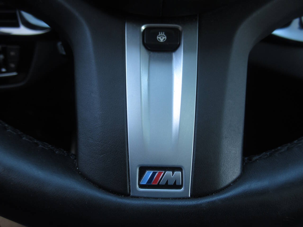 Used 2020 BMW M550i xDrive w/ Premium Package AWD/4WD image 32