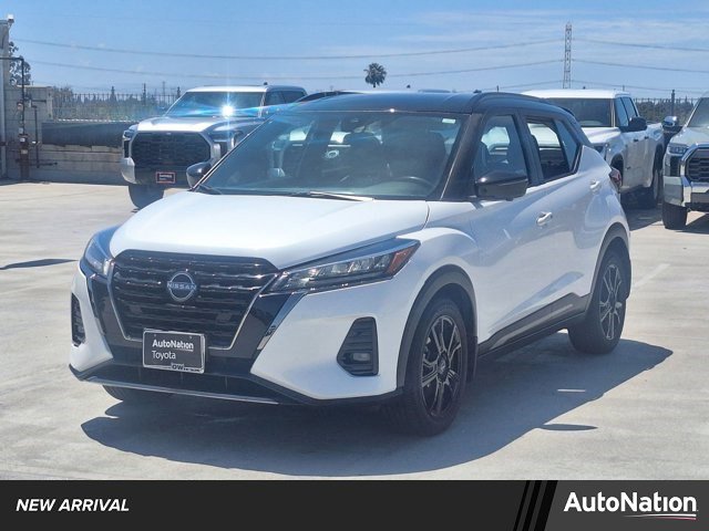 Used 2023 Nissan Kicks SR w/ SR Premium Package FWD image 1