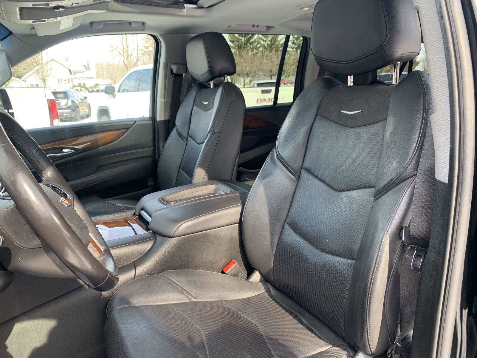 Used 2020 Cadillac Escalade ESV Luxury image 11