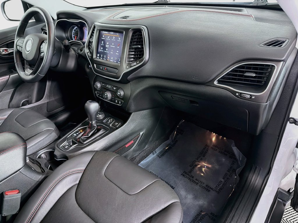 Used 2019 Jeep Cherokee Trailhawk AWD/4WD image 29