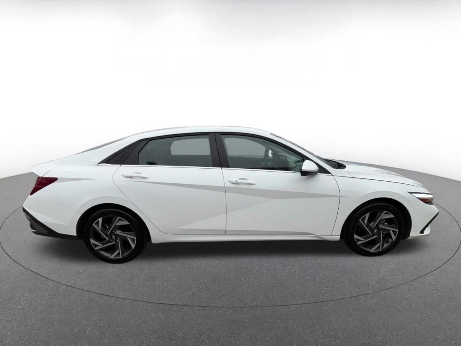 Used 2025 Hyundai Elantra SEL image 16