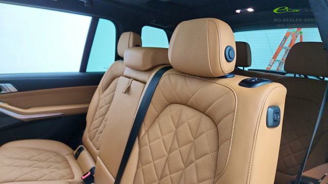 Used 2024 BMW X7 xDrive40i w/ M Sport Package AWD/4WD image 33