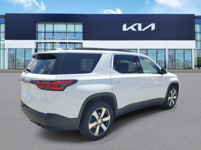 Used 2023 Chevrolet Traverse LT w/ LT Premium Package AWD/4WD image 3