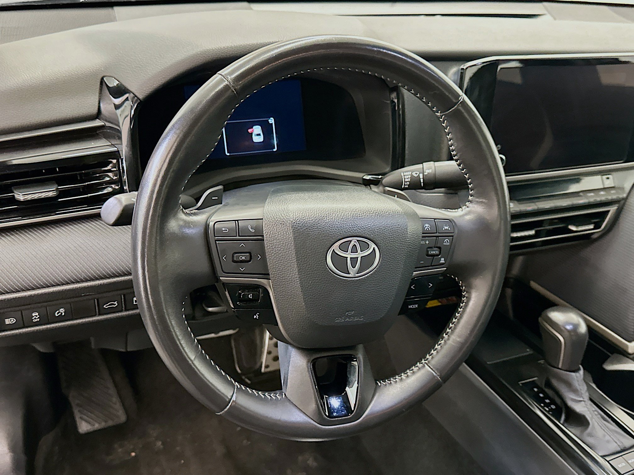 Used 2025 Toyota Camry SE FWD image 18