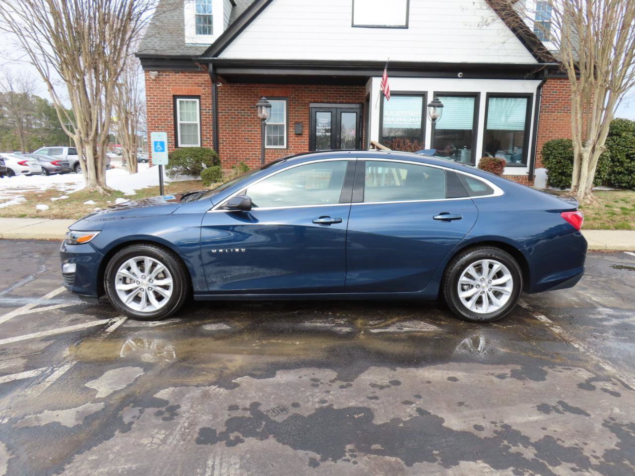Used 2022 Chevrolet Malibu LT image 3