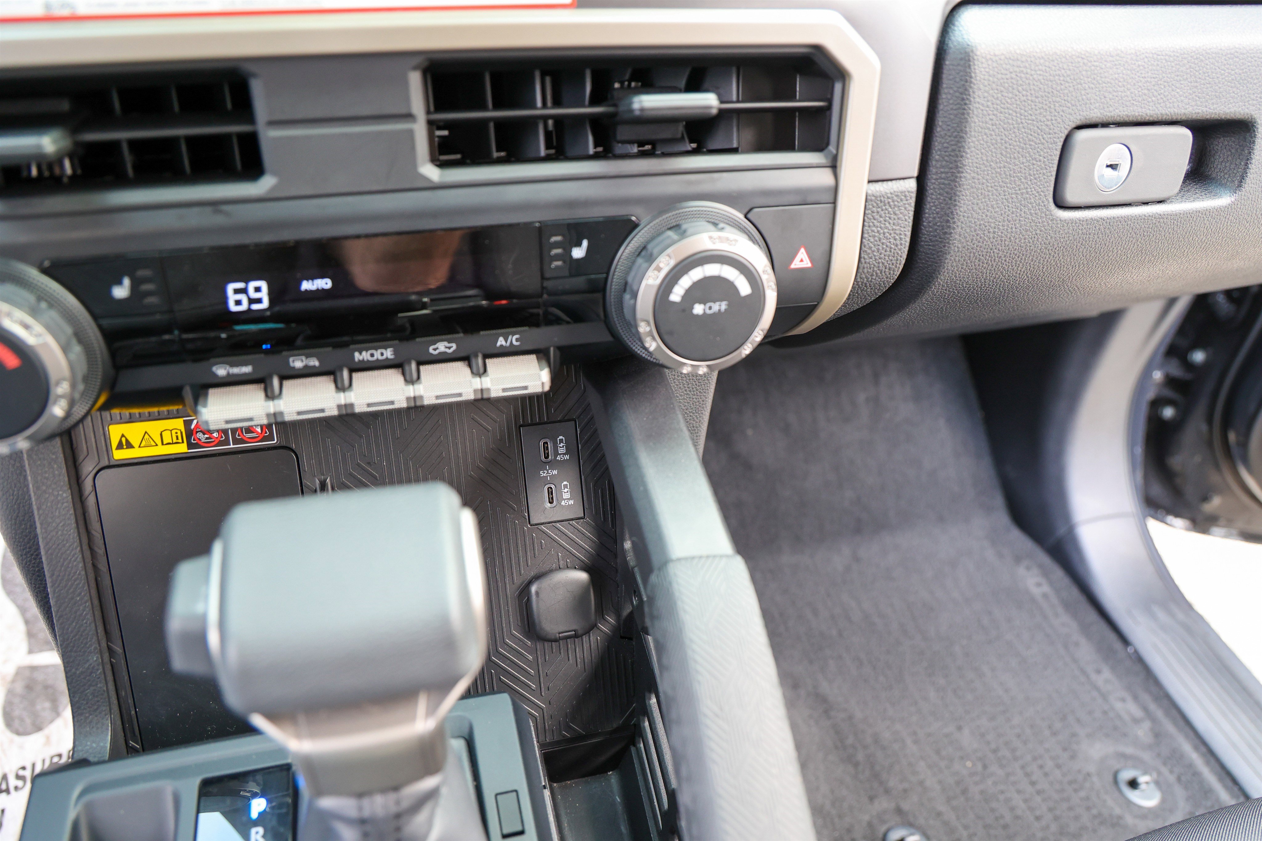 Certified 2025 Toyota Tacoma SR5 w/ SR5 Upgrade Package AWD/4WD image 27