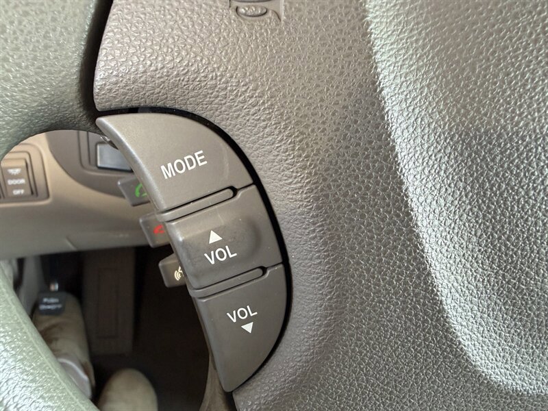 Used 2012 Kia Sedona LX w/ PWR Pkg FWD image 24