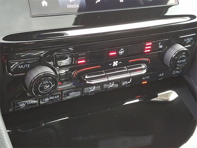 New 2025 Jeep Grand Cherokee Altitude image 12