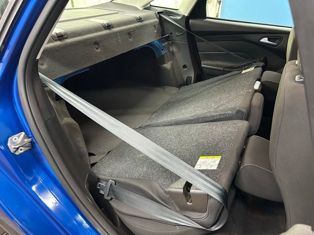 Used 2018 Ford Focus SE w/ SE Appearance Package image 41