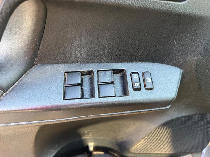 Used 2018 Toyota RAV4 LE AWD/4WD image 17