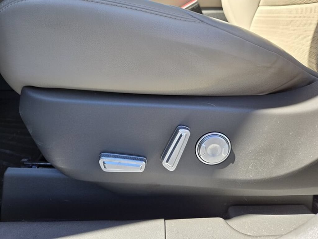 Used 2025 Lincoln Nautilus Reserve AWD/4WD image 10