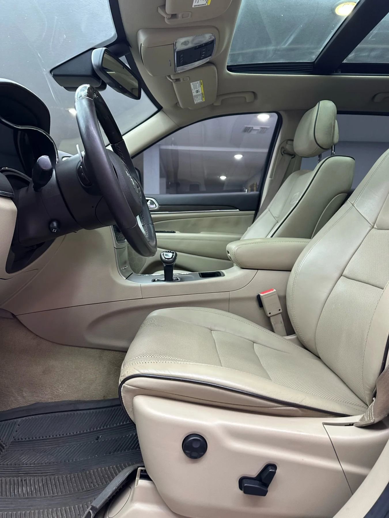 Used 2014 Jeep Grand Cherokee Overland w/ Advanced Technology Group image 10