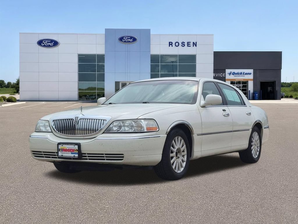 Used 2003 Lincoln Town Car Executive RWD image 7