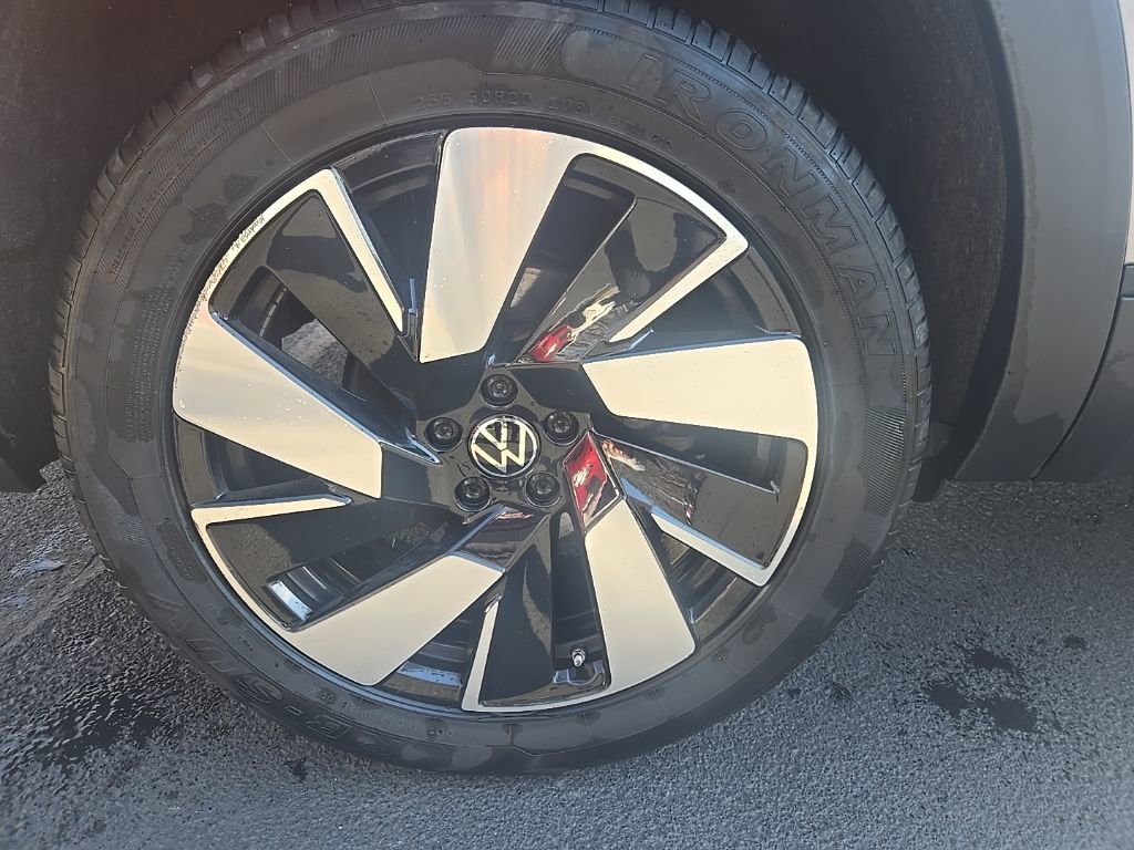 Used 2024 Volkswagen Atlas Cross Sport SE image 11