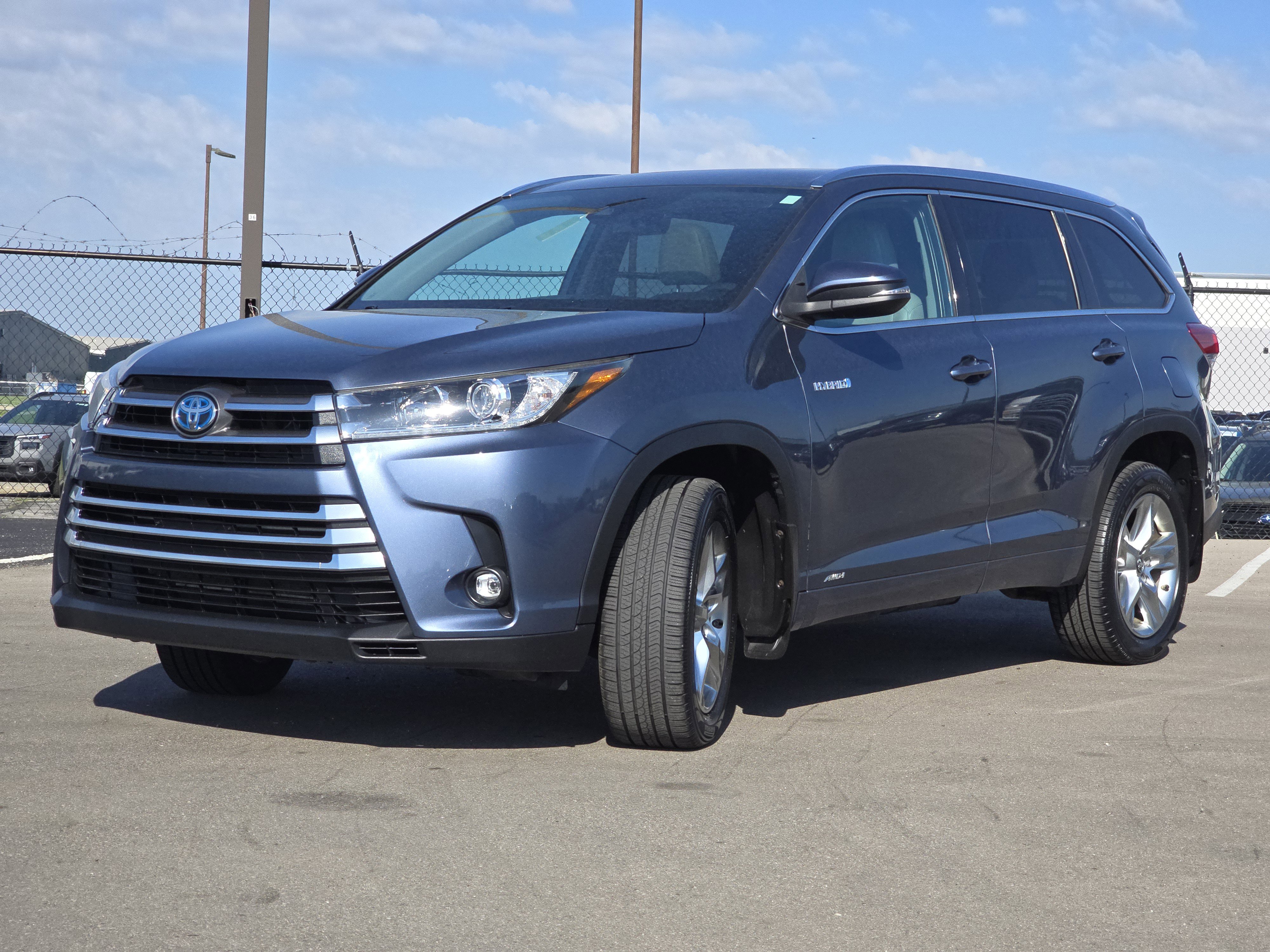 Used 2019 Toyota Highlander Limited AWD/4WD image 3