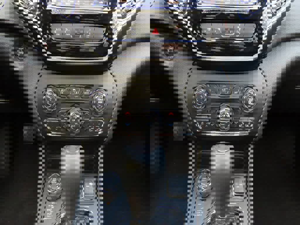 Used 2021 Jeep Cherokee Limited image 25