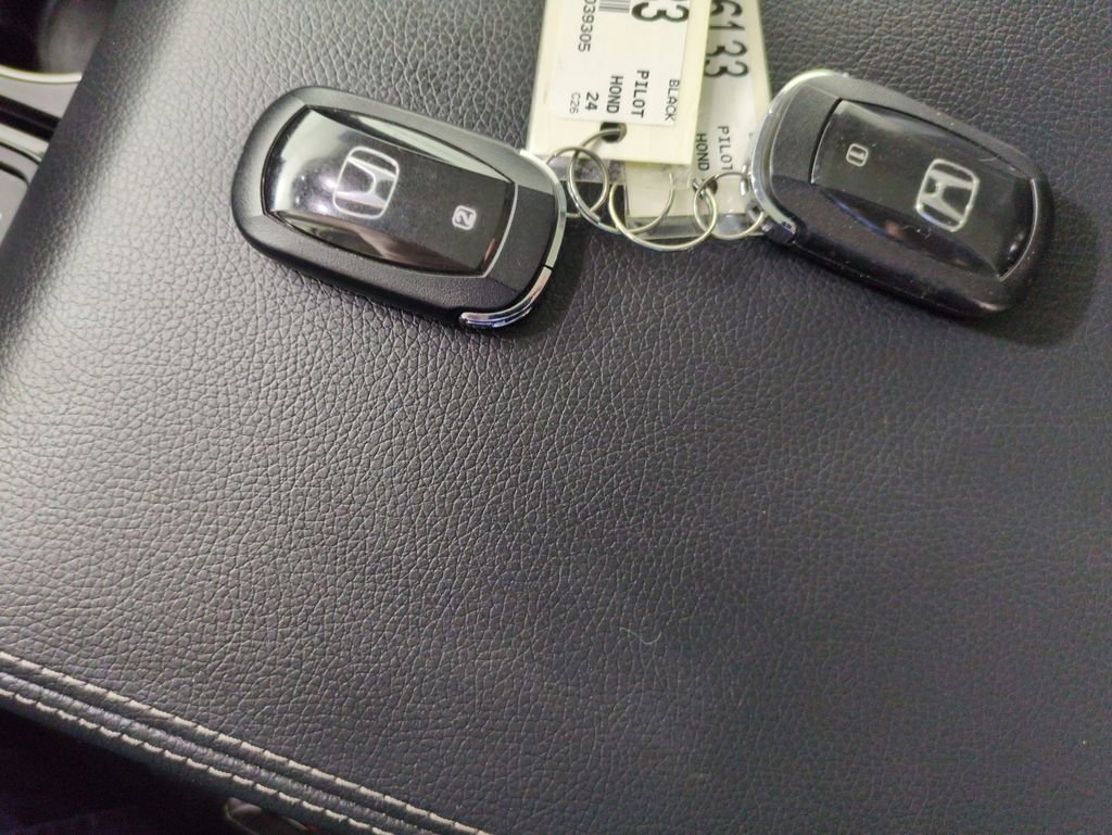 Used 2024 Honda Pilot Elite image 32