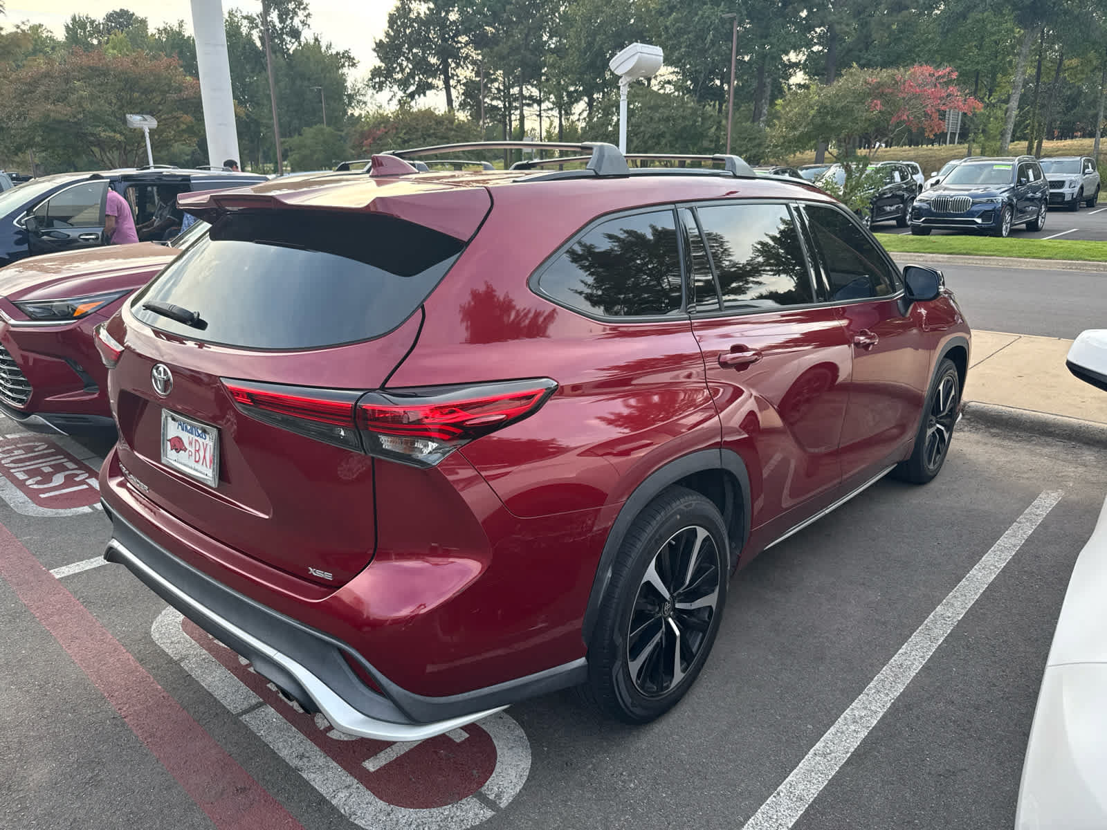 Used 2021 Toyota Highlander XSE FWD image 4