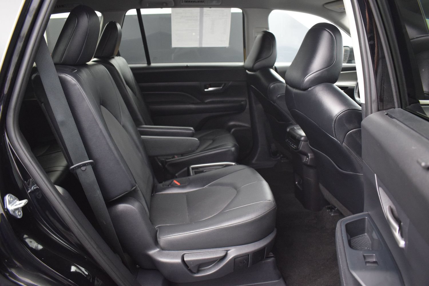 Used 2025 Toyota Grand Highlander AWD image 11